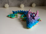 Baby Dark Heart Dragon – Mystische Drachenfigur mit Kristallen und Herzen