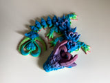 Baby Dark Heart Dragon – Mystische Drachenfigur mit Kristallen und Herzen