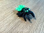 Schwarze 3D-gedruckte Spinne mit Kleeblatt und grünen Augen – 5 cm Dekorationsfigur